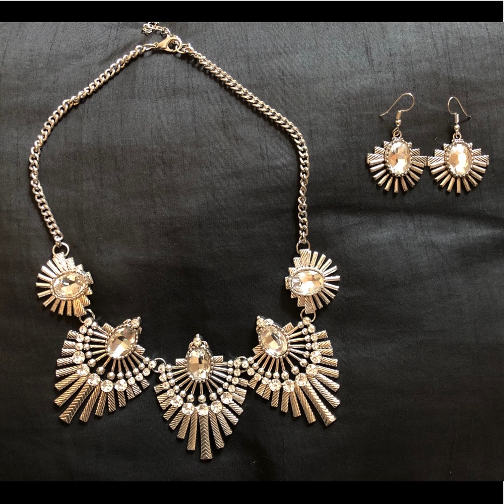 Statement necklace & earring set